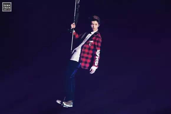 鹿晗树深时见鹿小说,鹿晗森林里的小鹿