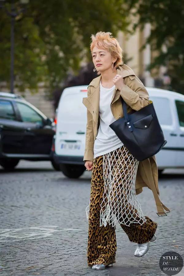 试着在衣服上添加超热门小玩意——别针！