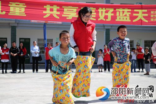 关爱残障儿童共绘美好希望,大手牵小手爱心呵护残障儿童