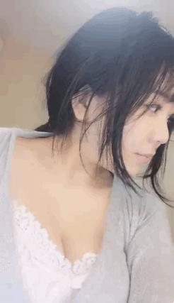 看到这脸第一反应是求番号~