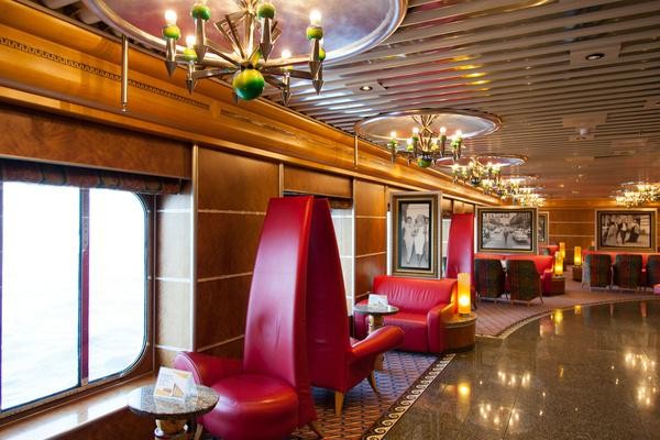 坐着豪华游轮,坐着邮轮看世界