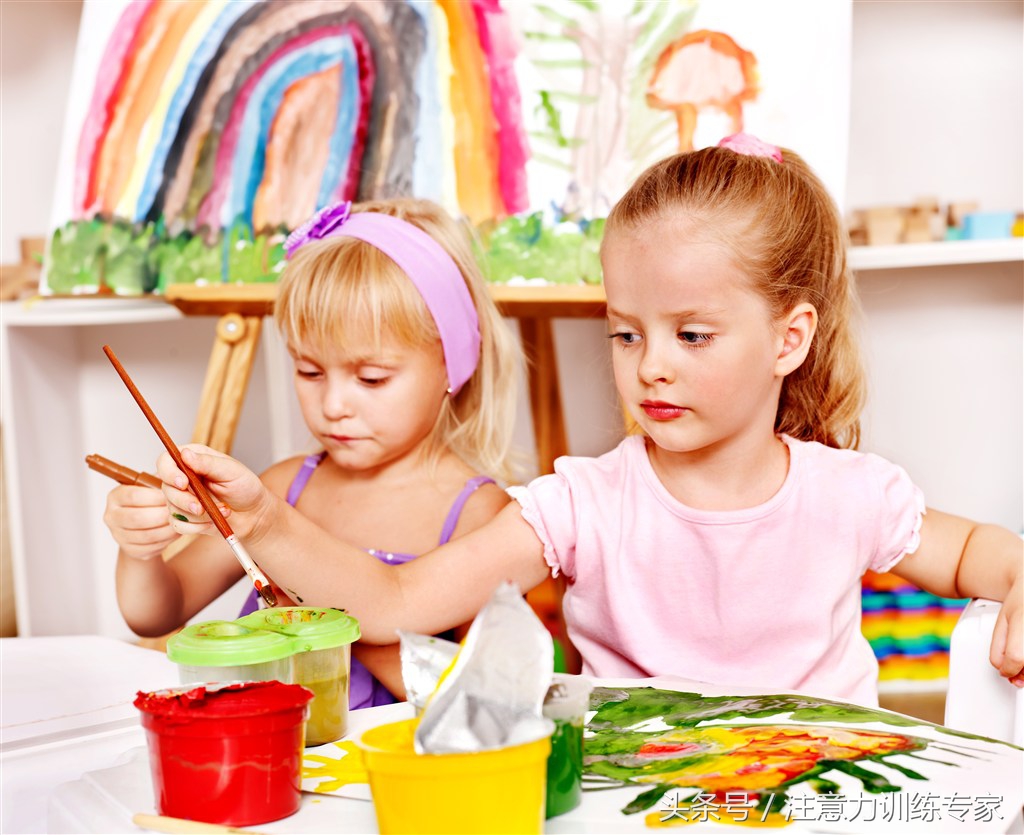 孩子上课总是好动，老师表示很头疼，家长试试这5个小妙招