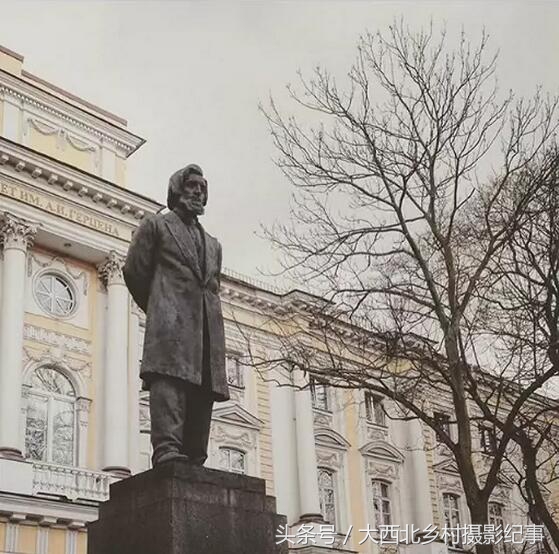 俄罗斯美女在中俄边境 (俄罗斯在中俄边境用稻草人站岗)