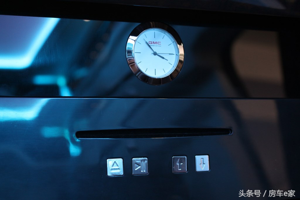 奔驰埃尔法商务车改装房车,gmc和埃尔法房车