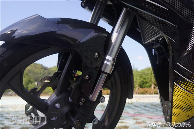 贝纳利弯梁rfs150i可以装尾箱吗,贝纳利弯梁rfs150i测评