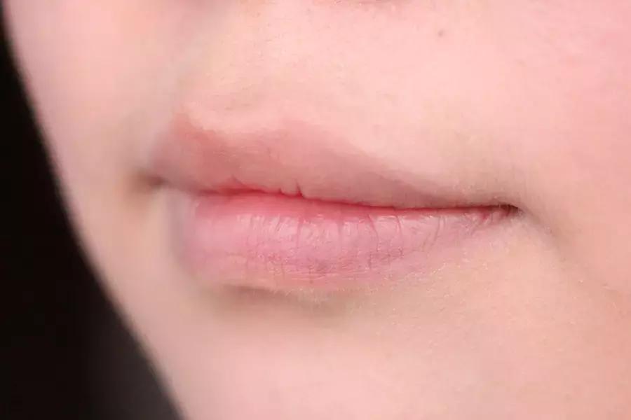 是的，画笔公司真的推出了一款蜡笔唇膏