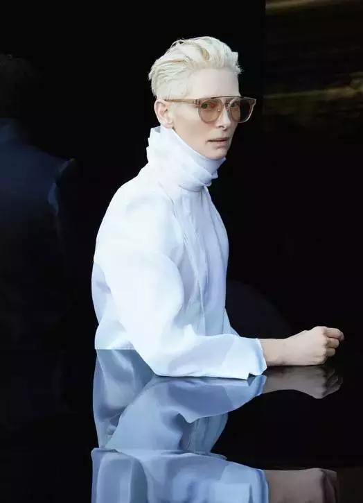 女明星把它宠上了天，一年四季走哪儿带它！