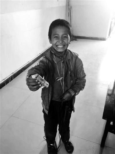 一边是青年队3连败垫底,一边是穷学生攒钱买足球,足协都干啥了