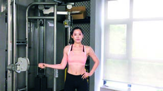 想要穿衣好看必练直角肩,穿衣好不好看全靠肩