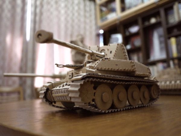 给自己一个买买买的理由，日本小姐姐把快递纸箱玩出了新花样！