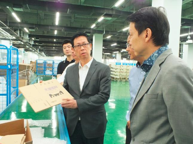 马来西亚“一带一路”总商会郑州综合保税区参观考察进行时