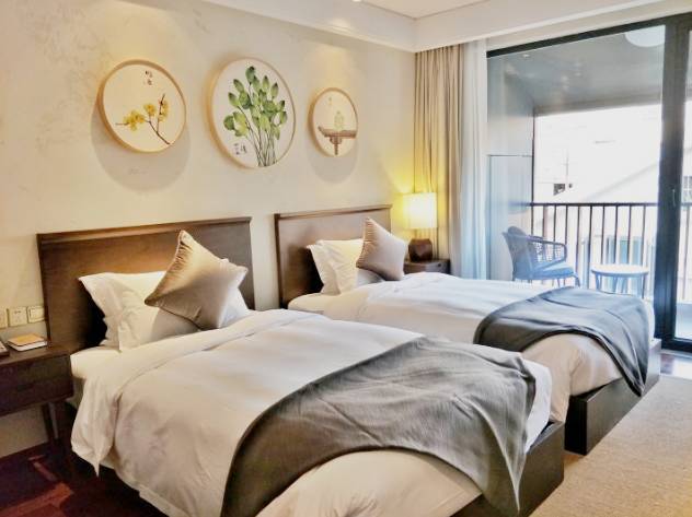 千年运河边，将烟雨江南盈手相赠，你还欠自己一次隐居