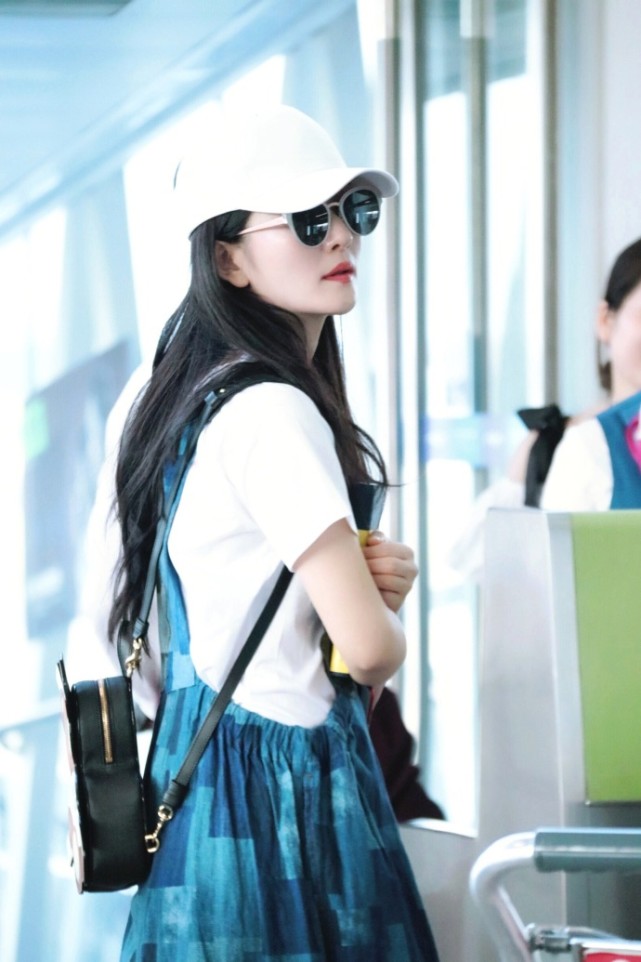 谢娜适合的穿衣风格,谢娜最新穿搭土味十足