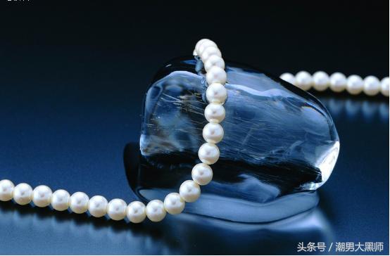 珍珠寓意美丽和纯洁,珍珠象征纯洁高贵