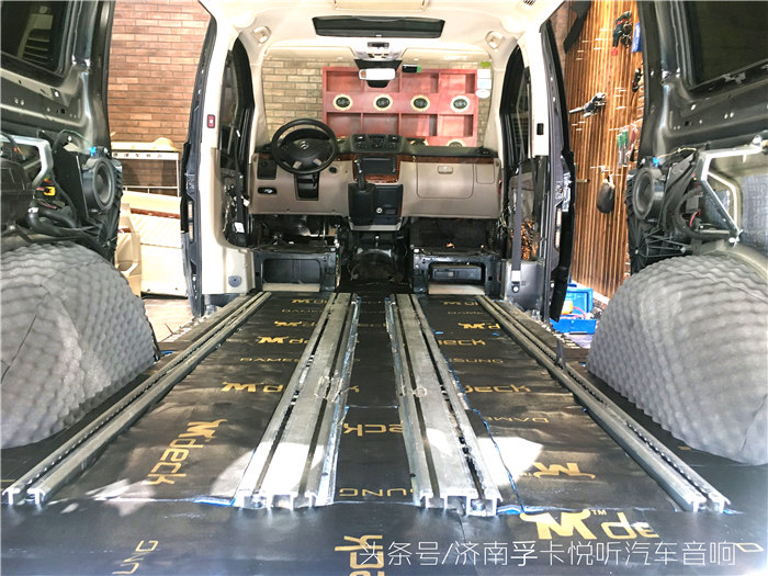 奔驰唯雅诺商务车座椅改装,奔驰移动总裁办公室