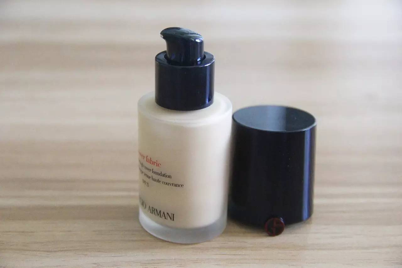 阿玛尼新款长效持久遮瑕粉底液,阿玛尼造型紧颜粉底液测评