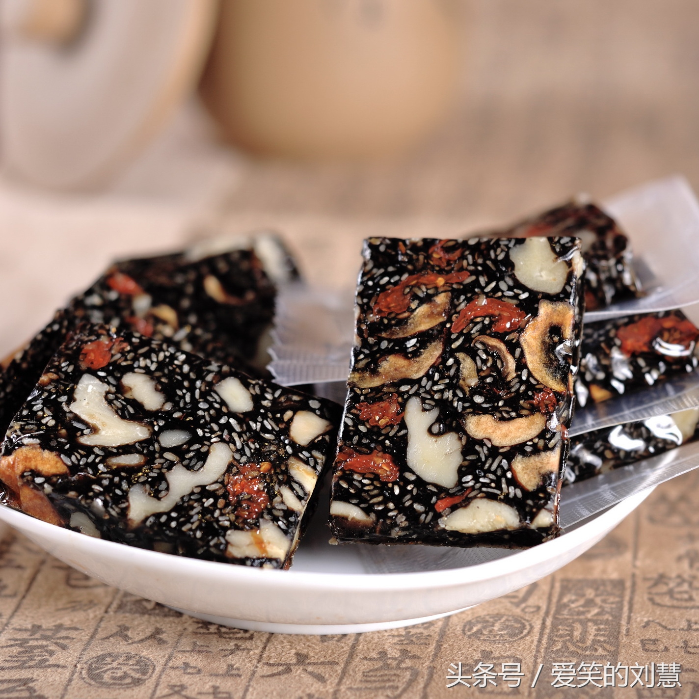 阿胶糕补血养颜日常手工做的,熬一锅补气血的零添加的阿胶糕