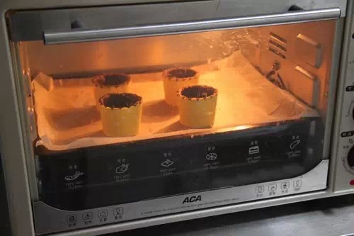 和宝宝一起做简单小熊饼干的面点,做美食的小熊饼干