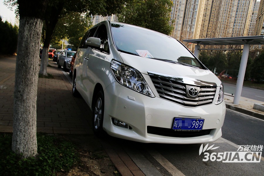 合肥八中开学校外豪车云集惊现“6666”“8888”车牌号