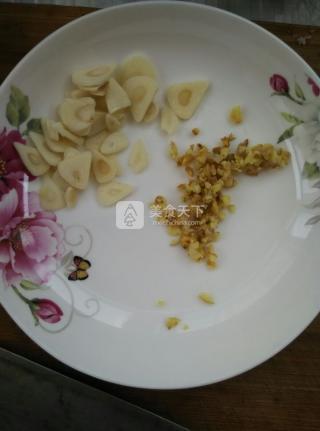 香肠炒秋葵做法步骤,炒秋葵鸡蛋的家常做法