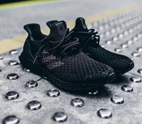 yeezy350白斑马哪年的好,国内最贵的鞋是多少钱