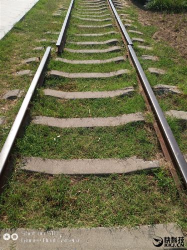 2599元！金立S10体验评测：全球首款四摄像头手机