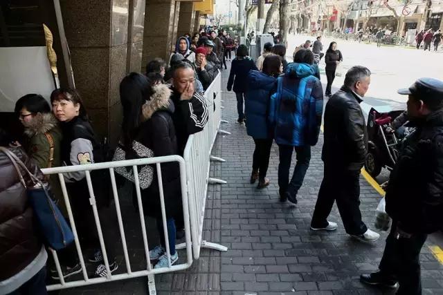 网红小吃的真实感受 (网红美食的魅力就是要排队)