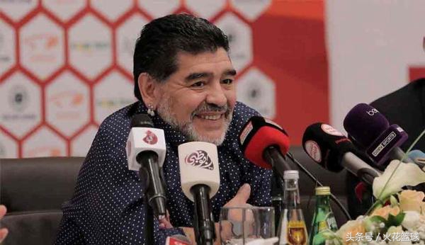 马拉多纳真实生活照,57岁马拉多纳与小女友