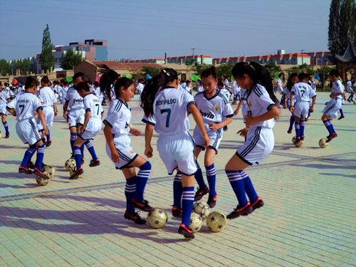 足球宝贝小学足球操视频,足球宝贝舞蹈完整版足球操