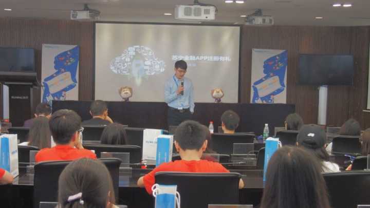 鑻忓畞鎬婚儴澶фゼ,闇囨捈鐩村嚮