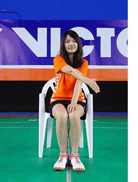 羽毛球裁判24种手势教学,羽球发球违例怎么办