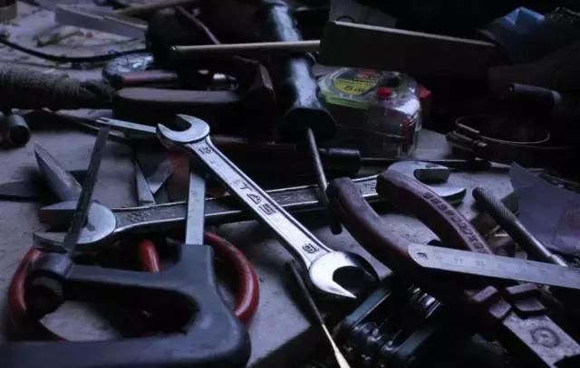 他在聊城这个不足十平米的小店里,坚守自己梦想京剧梦想