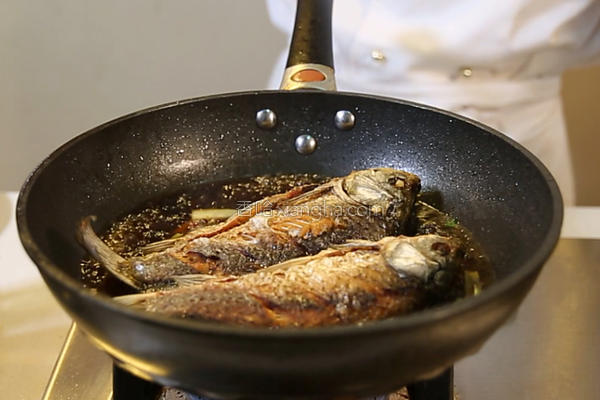 鱼肉怎么做不腥不老口感滑嫩？记住6个诀窍，放心吃！