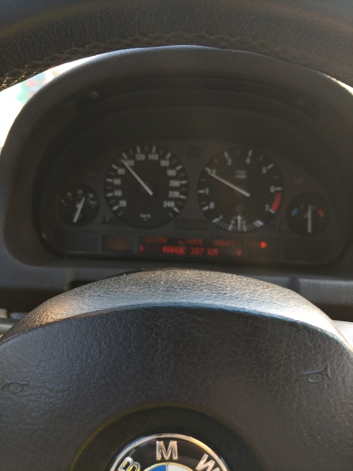 买宝马x53.0t真实油耗多少,老款宝马x530万公里能值多少钱