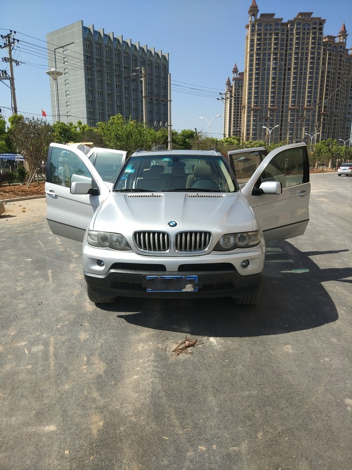 买宝马x53.0t真实油耗多少,x5宝马2021款2.0和3.0油耗