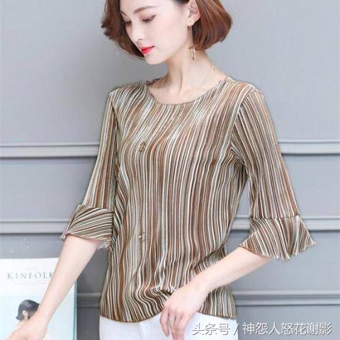 雪纺衫这样搭配简直神美了,流行印花雪纺衫和连衣裙