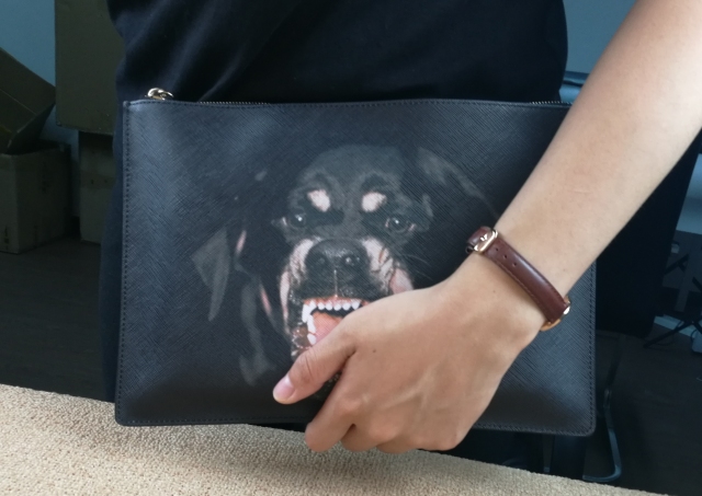 纪梵希givenchy男士狮子图案手包,givenchy纪梵希黑色手拿包