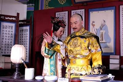 大清有一几万人群体,整天系着黄腰带,杀人不用偿命,官府管不了