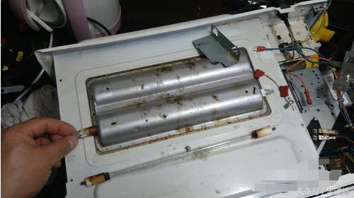 微波炉冒烟了该怎么关闭,微波炉烧烤功能坏了怎么办