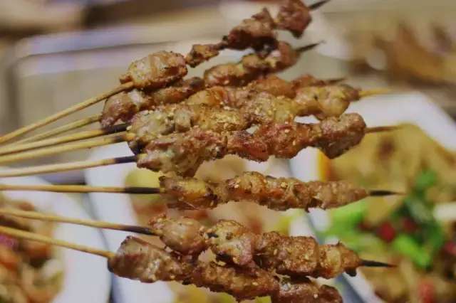 大连看球的烧烤店联胜街,大连足球迷玩的地方