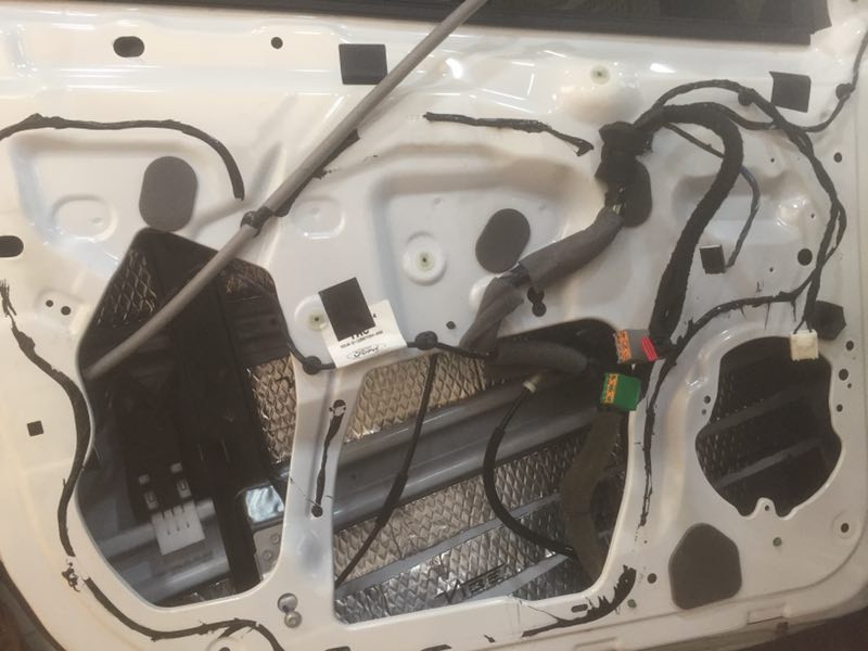 21款福克斯音响低音改装,20款福克斯stline音响改装