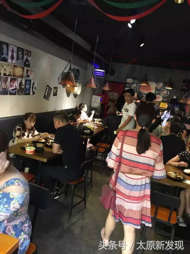 郑文琪龙虾盖浇饭,专做龙虾盖浇饭