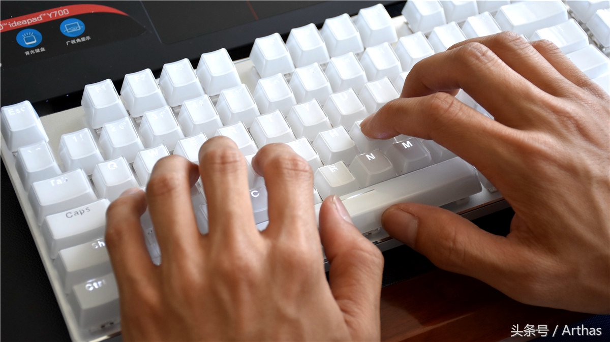 雷柏v500pro快银轴键盘测评,雷柏v500s冰晶版怎么调灯光