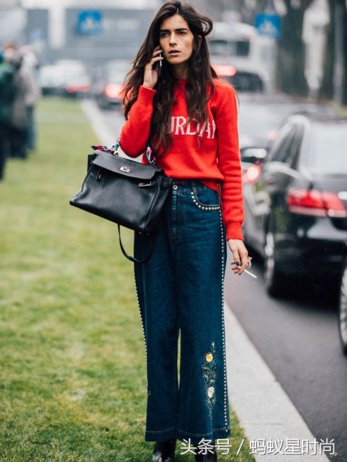 深秋款浅色微喇牛仔裤,早秋新款三角边牛仔裤