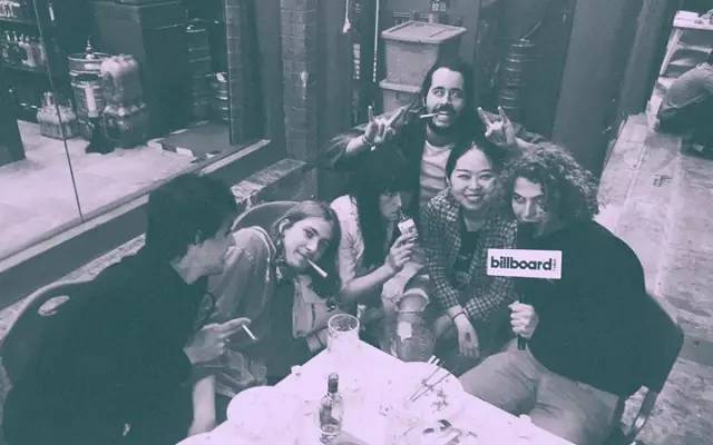 离京前夜，我们跟HolyBouncer约了顿二锅头