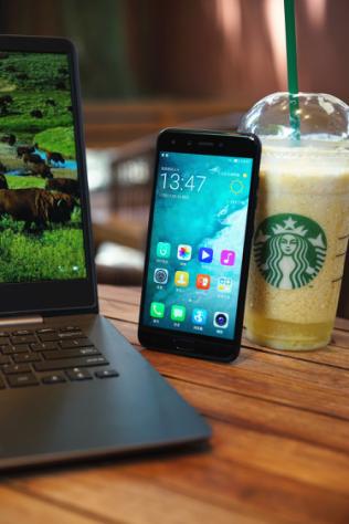 金立首款手机,金立的四摄手机s10