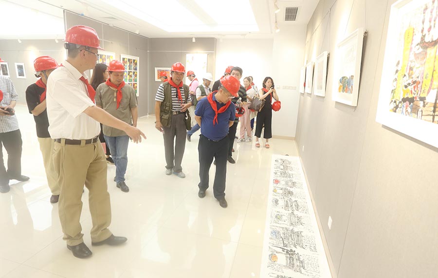 新少年宫内“童颜丹青”庆六一