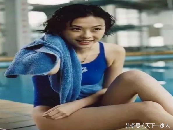 top吸毒她却被骂惨，和梁静茹关系复杂，戒赌后和*片禁**导演纠缠