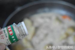 土豆还能这么吃！牛奶炖土豆做法推荐！