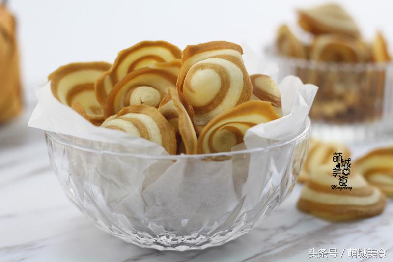 咬起来脆啵啵，嘎吱嘎吱的猫耳朵连婆婆都说好吃